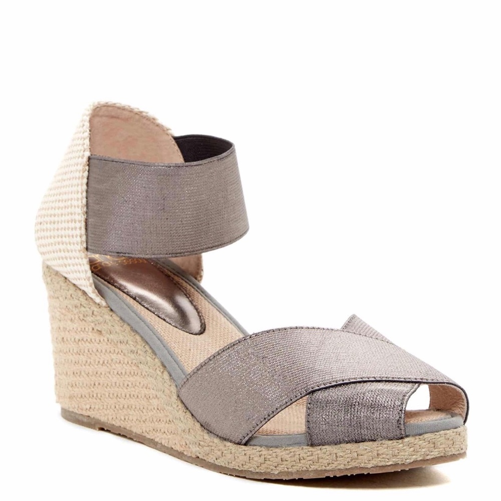 New Andre Assous Wedges (size 9)